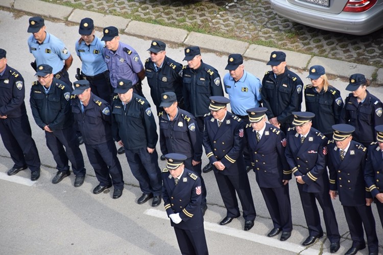 Slika /PU_VS/Akcije/Dan policije 2017/s prozora.JPG